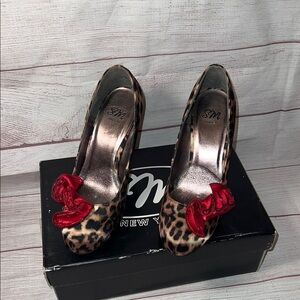 Stylish Zoe Leopard Print Heels with Red Bow Sz 7